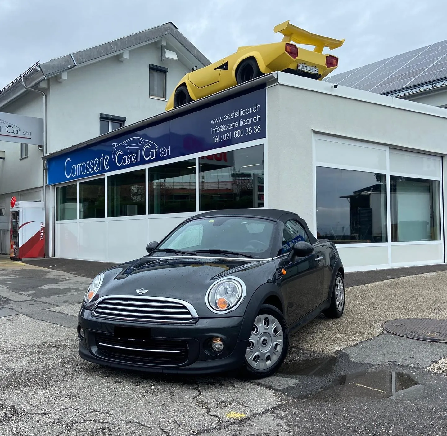 Mini cabriolet terminée devant l’atelier